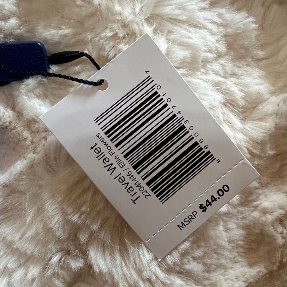 Vera Bradley new with tags Ellie Flowers travel wallet - Picture 2 of 5